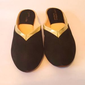 Jacques Levine leather slippers, new in box, size 9.5